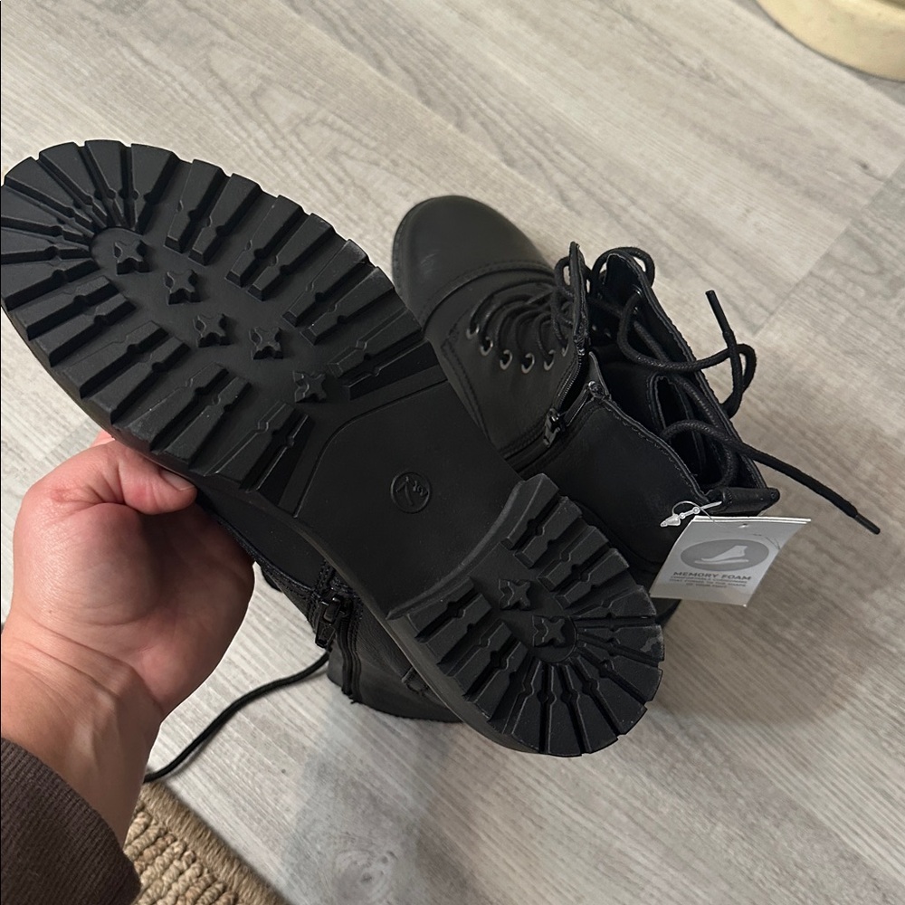 Universal thread NWT black memory foam Kamryn zip… - image 5